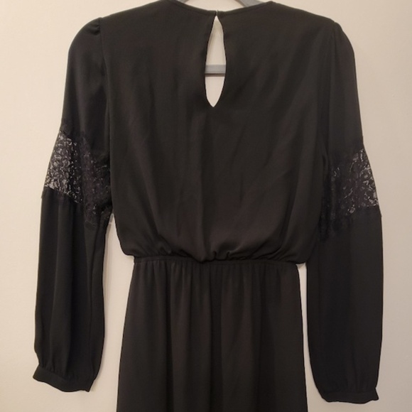 Black Long-Sleeved Dress with Lace Detail - Picture 4 of 4